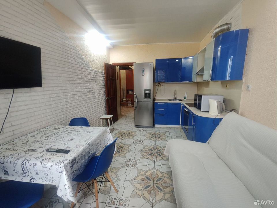 m. Lukhmanovskaya: Apartment, 2-rooms