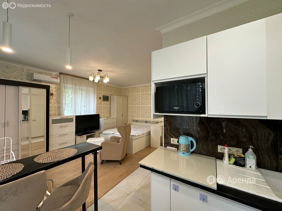 m. Lomonosovsky prospekt: Apartment, studio