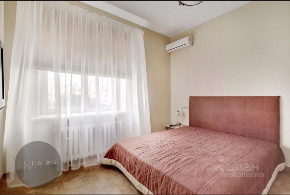 m. Kropotkinskaya: Apartment, 2-rooms