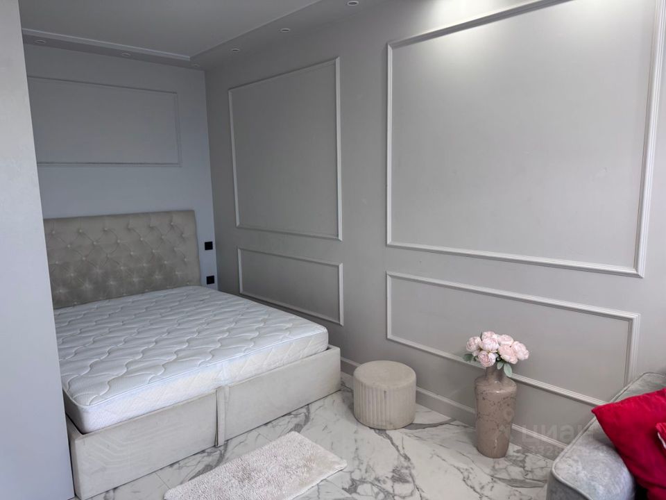 m. Lukhmanovskaya: Apartment, 1-rooms