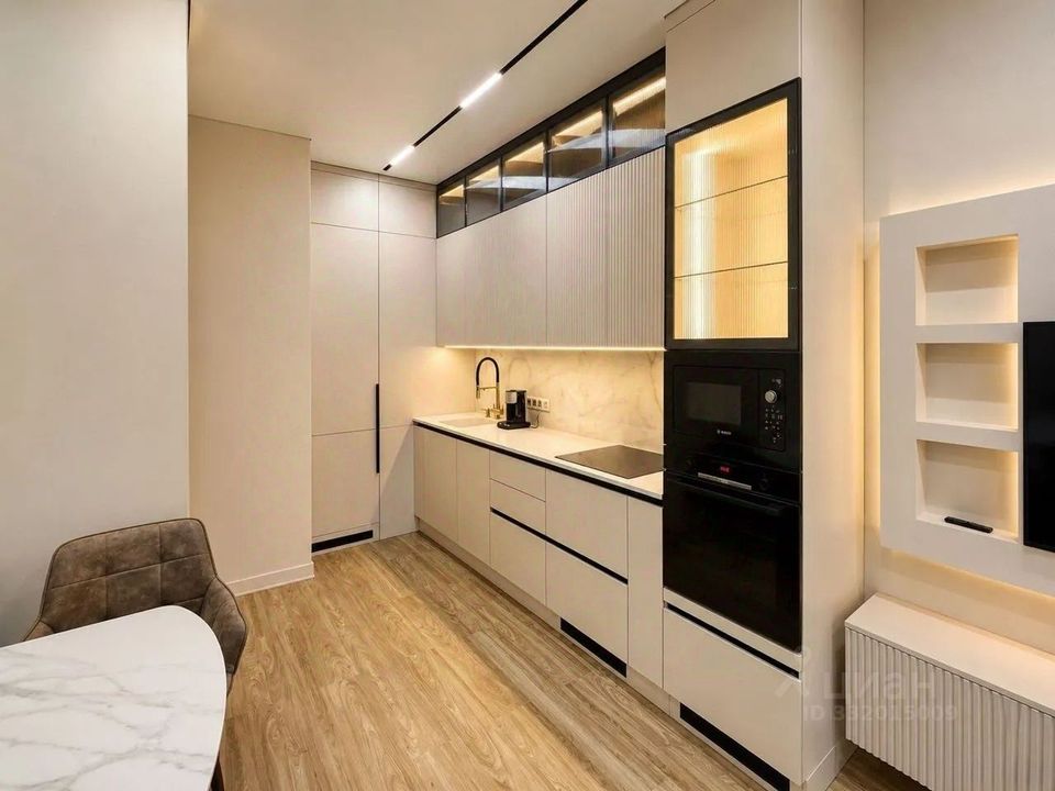 m. ZIL: Apartment, 2-rooms