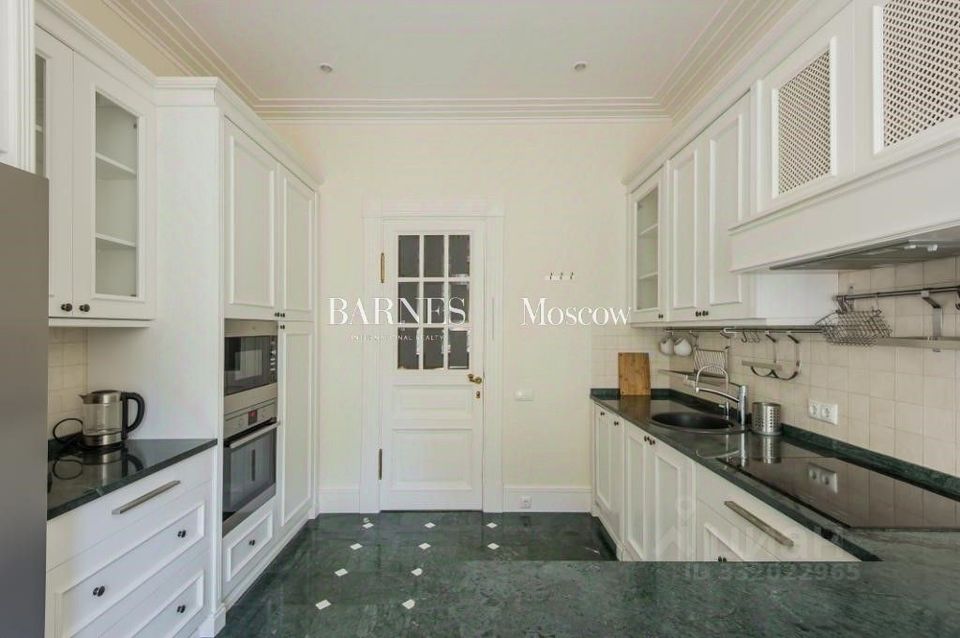 m. Kropotkinskaya: Apartment, 4-rooms