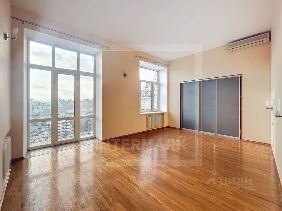 m. Borovitskaya: Apartment, 5-rooms