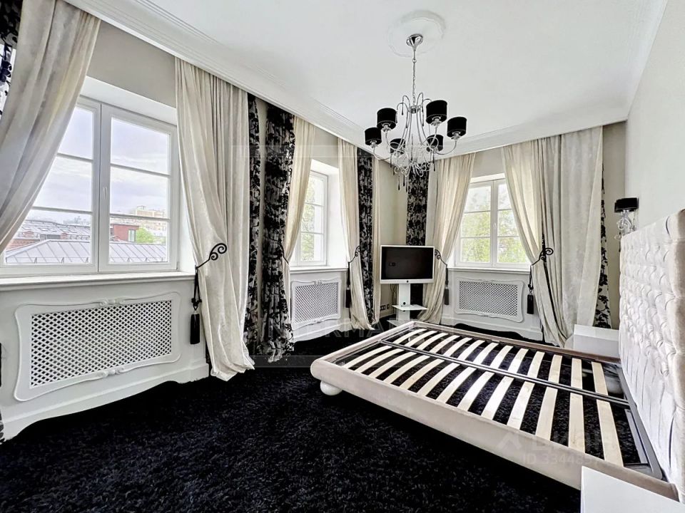 m. Kropotkinskaya: Apartment, 4-rooms
