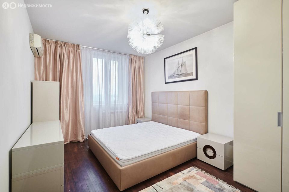 m. Barrikadnaya: Apartment, 3-rooms