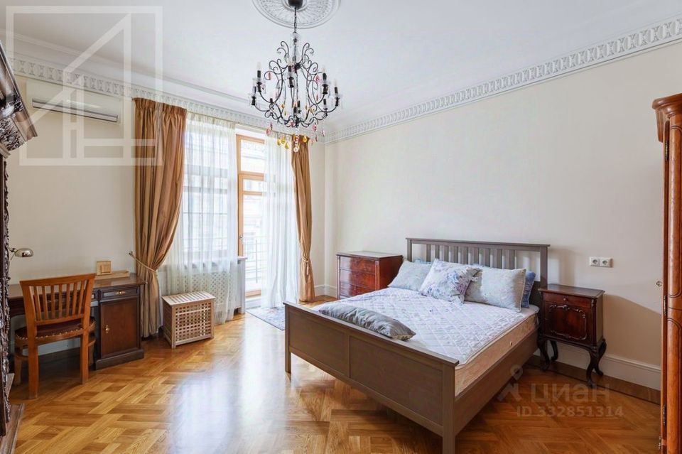 m. Kropotkinskaya: Apartment, 4-rooms