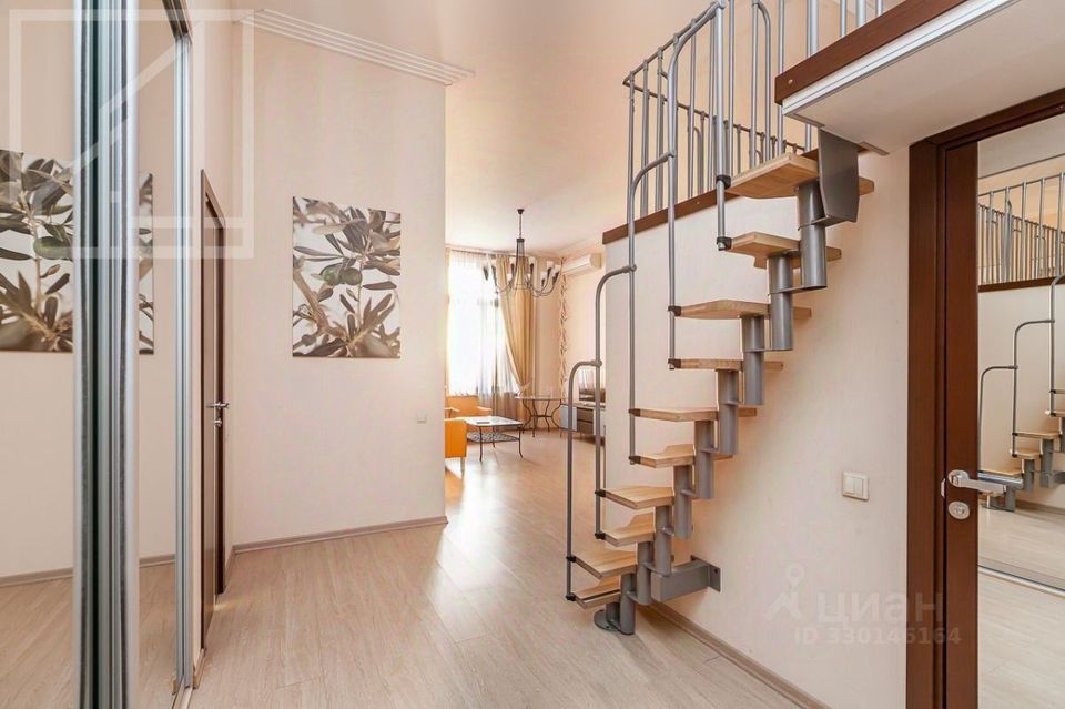 m. Shabolovskaya: Apartment, 3-rooms