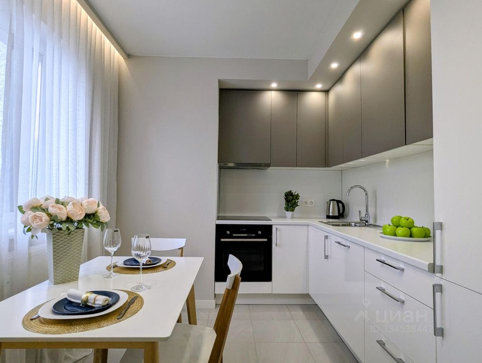 m. ZIL: Apartment, 1-rooms