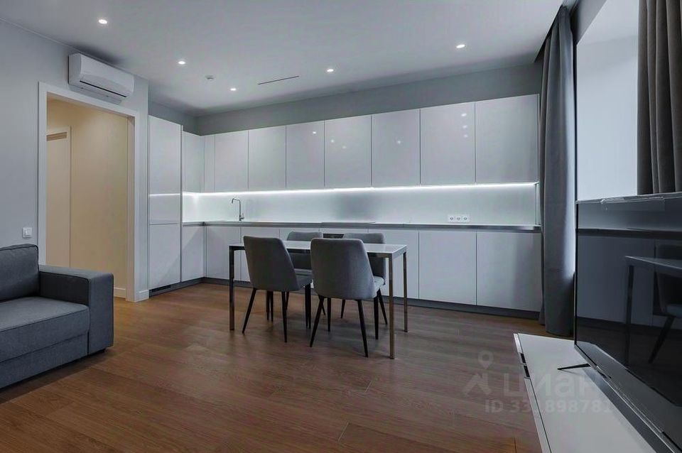 m. Bagrationovskaya: Apartment, studio