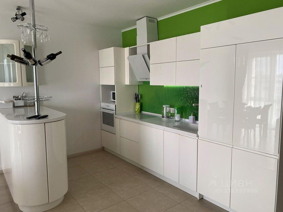 m. Saltykovskaya: Apartment, 3-rooms